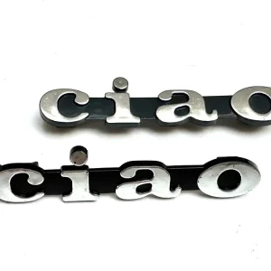 Zertifiziert 2 x Schriftzug Piaggio Vespa Ciao Emblem Schild 2 Klemmbefestigungen Seitenverkleidung